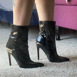 Steve Madden Black vinyl Patent Pointed Stiletto Ankle Boots